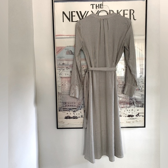 H&M shirt dress in cream and black with v neck, a line midi dress size S - Picture 3 of 9